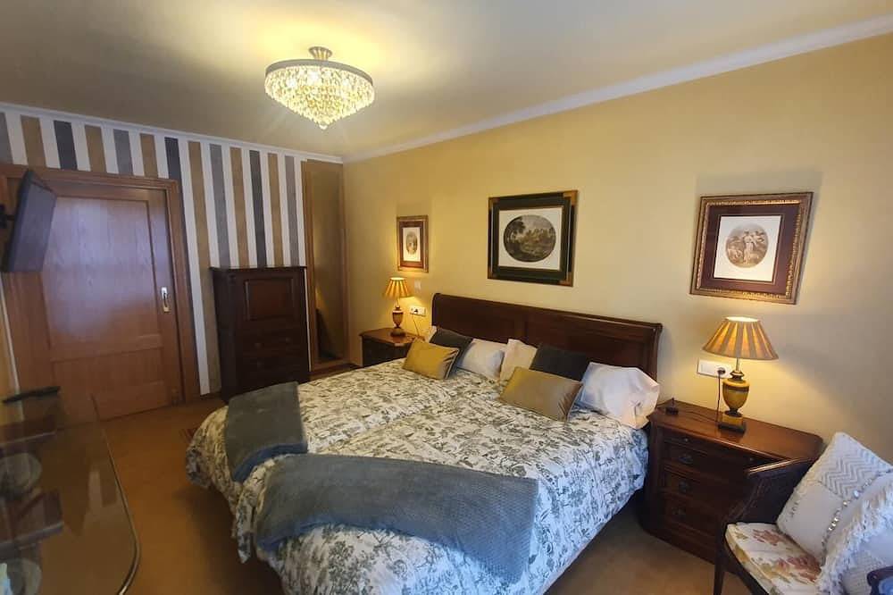 Entire apartment, La Elegancia de Cangas 2H -wifi·garaje·hidromasaje in El Puente, Cangas de Onís