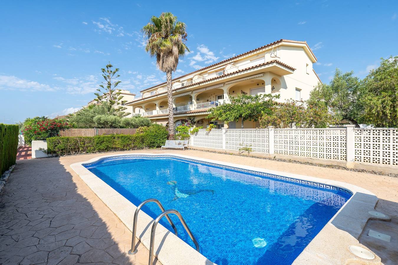 Entire apartment, Apartment 'Cap Roig, Appartement Duplex' with Shared Pool, Private Terrace and Balcony in l'Ampolla, Costa Dorada