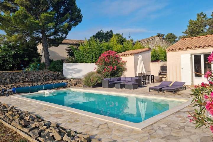 Location de vacances pour 8 personnes, avec balcon ainsi que piscine et jardin, animaux acceptés à Castelnau-d'Aude