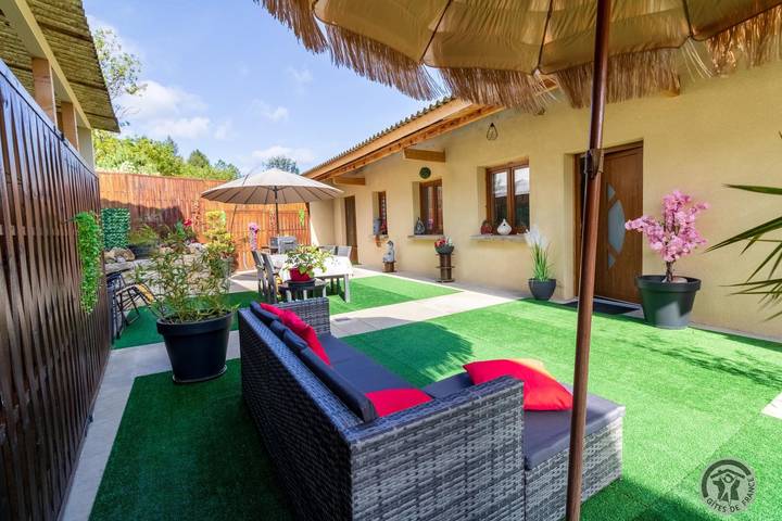Gîte pour 2 personnes, avec terrasse et jardin