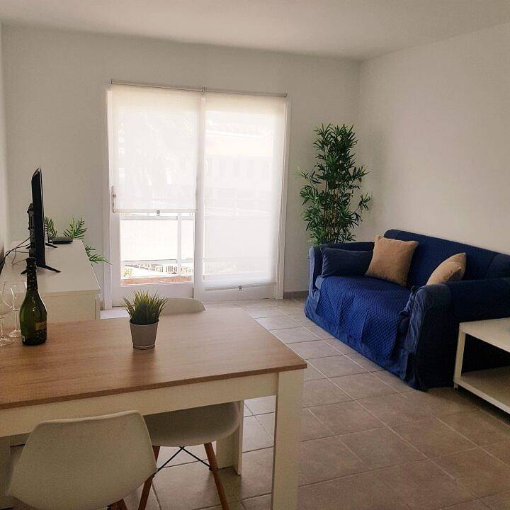 Cozy Villa with Wi-Fi, Kitchen, & 2.5km to Beach! in Los Cristianos, Arona