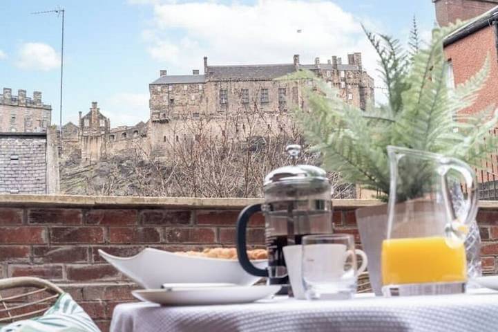 Cottage for 2 people, with balcony and garden in Edinburgh