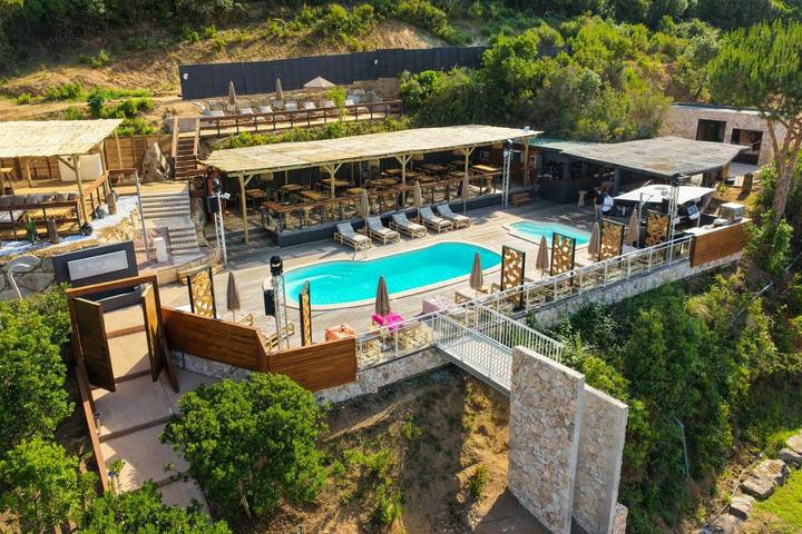 Location de vacances pour 2 personnes, avec Balcon et Terrasse ainsi que Jardin et Bassin pour enfant dans Plage d'Argent