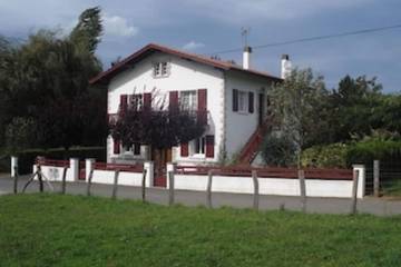 Gîte pour 4 personnes, avec jardin et terrasse, animaux acceptés à Ahaxe-Alciette-Bascassan