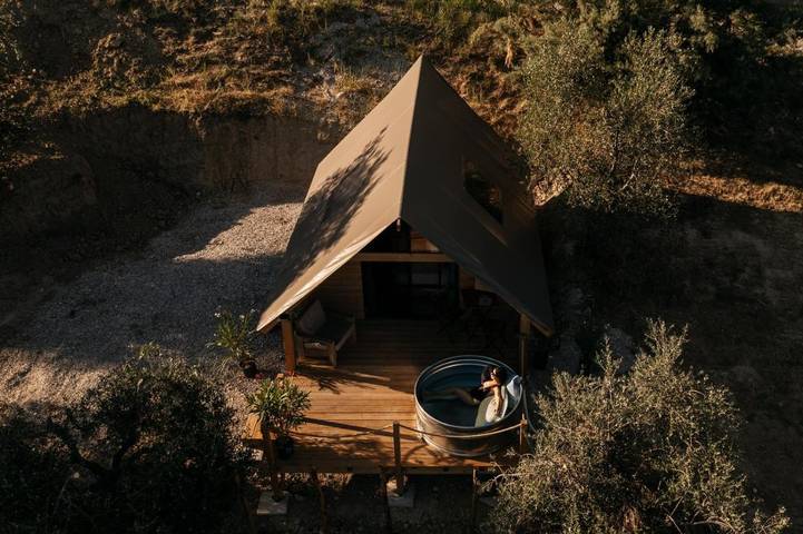 Camping per 2 persone, con piscina e panorama nonché giardino e piscina per bambini nel Sud Italia