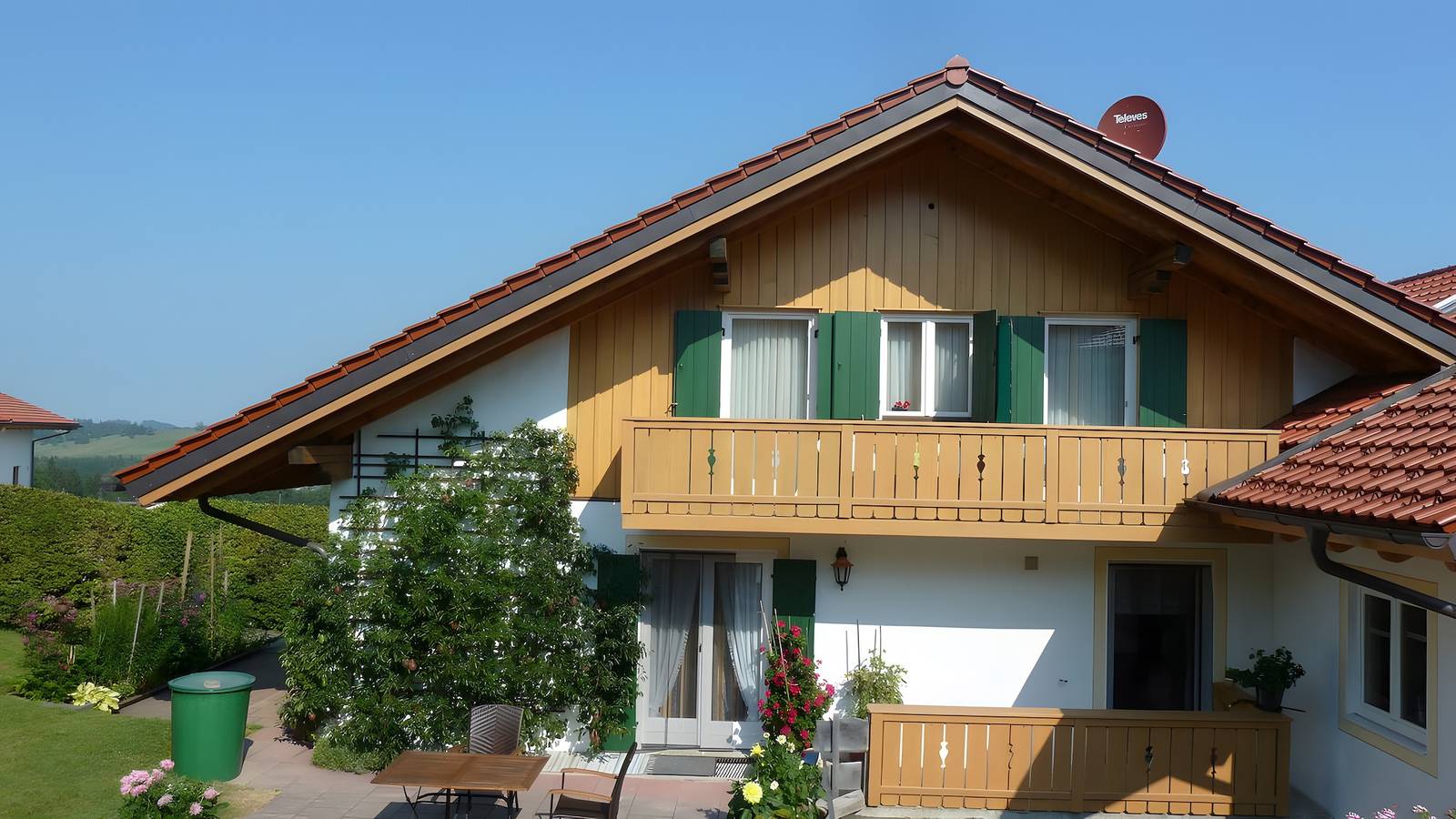 Entire apartment, Hörnle Apartment with Private Terrace, Garden, and Wi-Fi in Bad Kohlgrub, Bavarian Alps