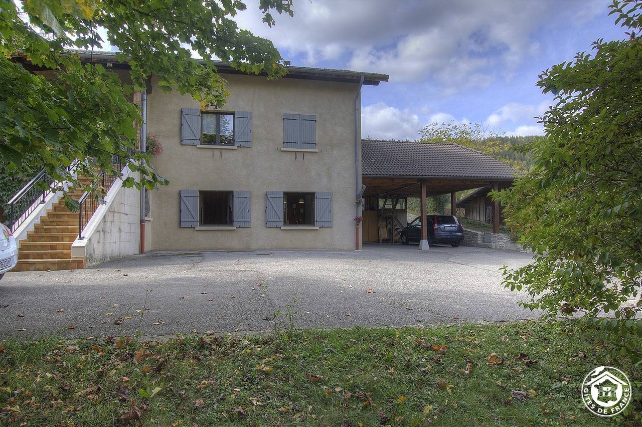 Ferienhaus mit Terrasse und Garten, Spaziergang nach Montanges in Montanges, Nantua