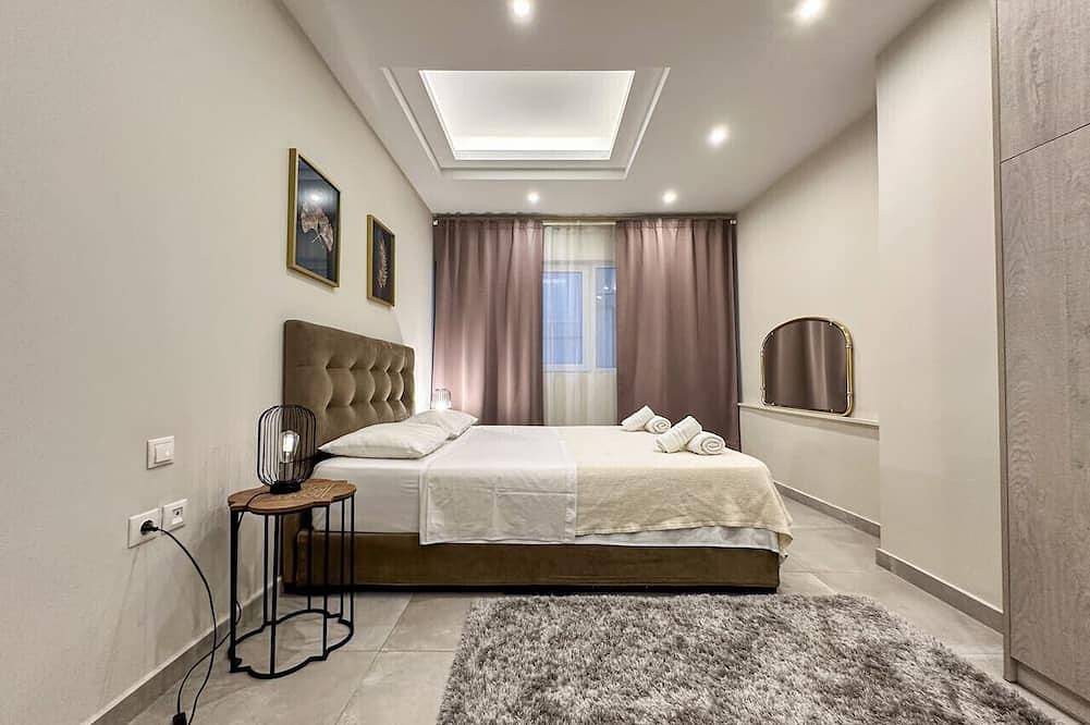 Entire apartment, Contemporary & Spacious Renovated Apt, Dt Syntagma in Central Section of Athens, Athens