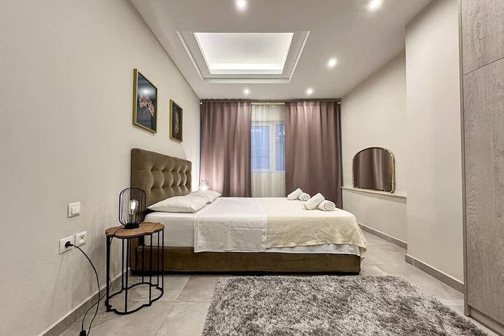Entire apartment, Contemporary & Spacious Renovated Apt, Dt Syntagma in Central Section of Athens, Athens