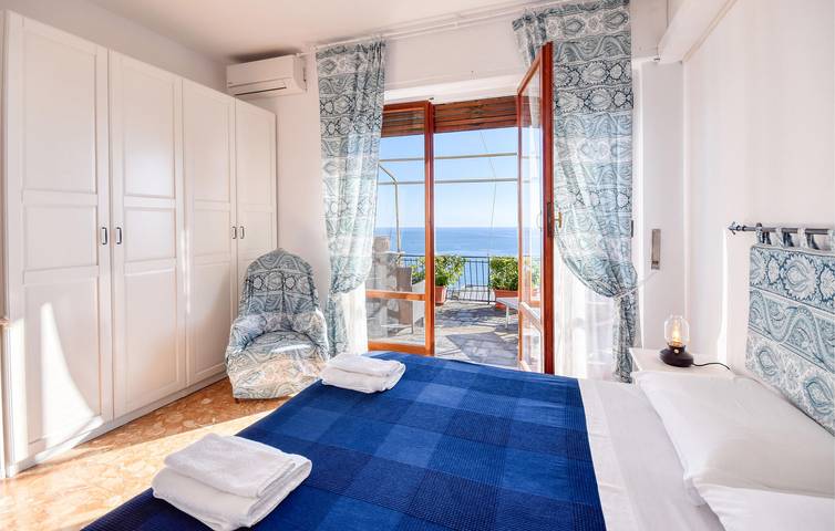 Appartamento intero, Appartamento con vista mare, terrazza, aria condizionata e parcheggio, a 500 m dalla spiaggia in Recco, Riviera Ligure