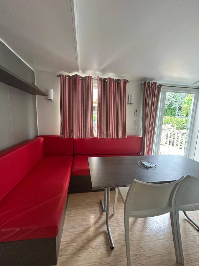 Camping pour 6 personnes, avec jardin ainsi que piscine et vue à La Roque-d'Anthéron - 4