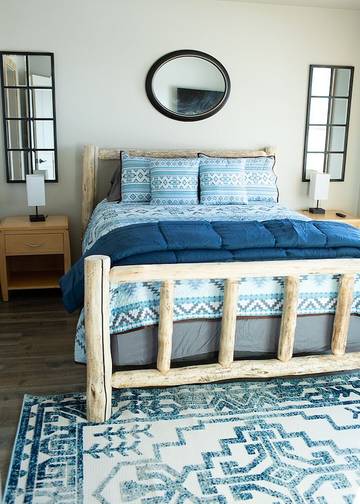 Log Cabin for 5 Guests in Routt National Forest, Wyoming, Picture 4