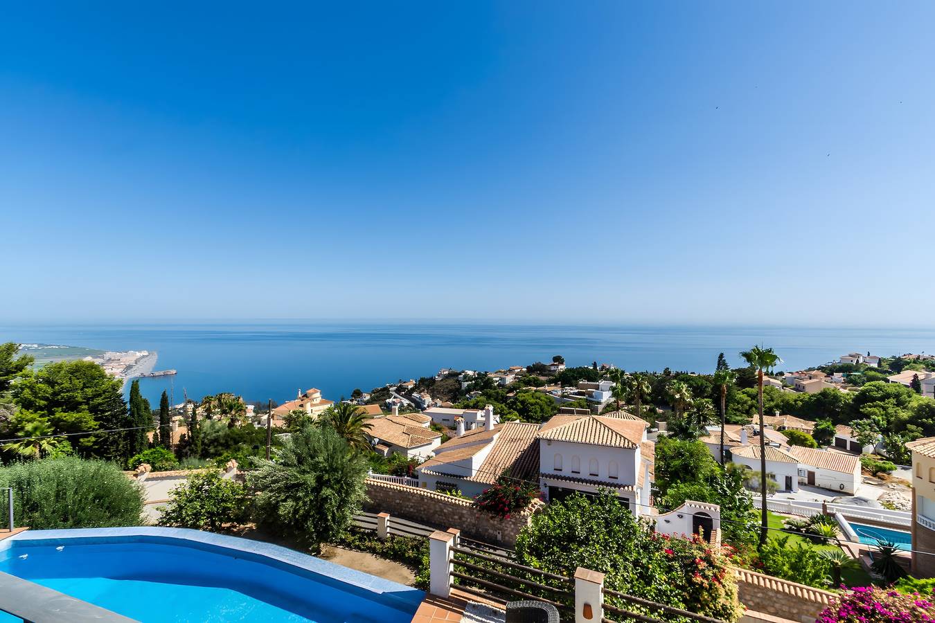 Villa 'El Pino' avec vue sur la mer, Wi-Fi et climatisation in Monte de los Almendros, Salobreña