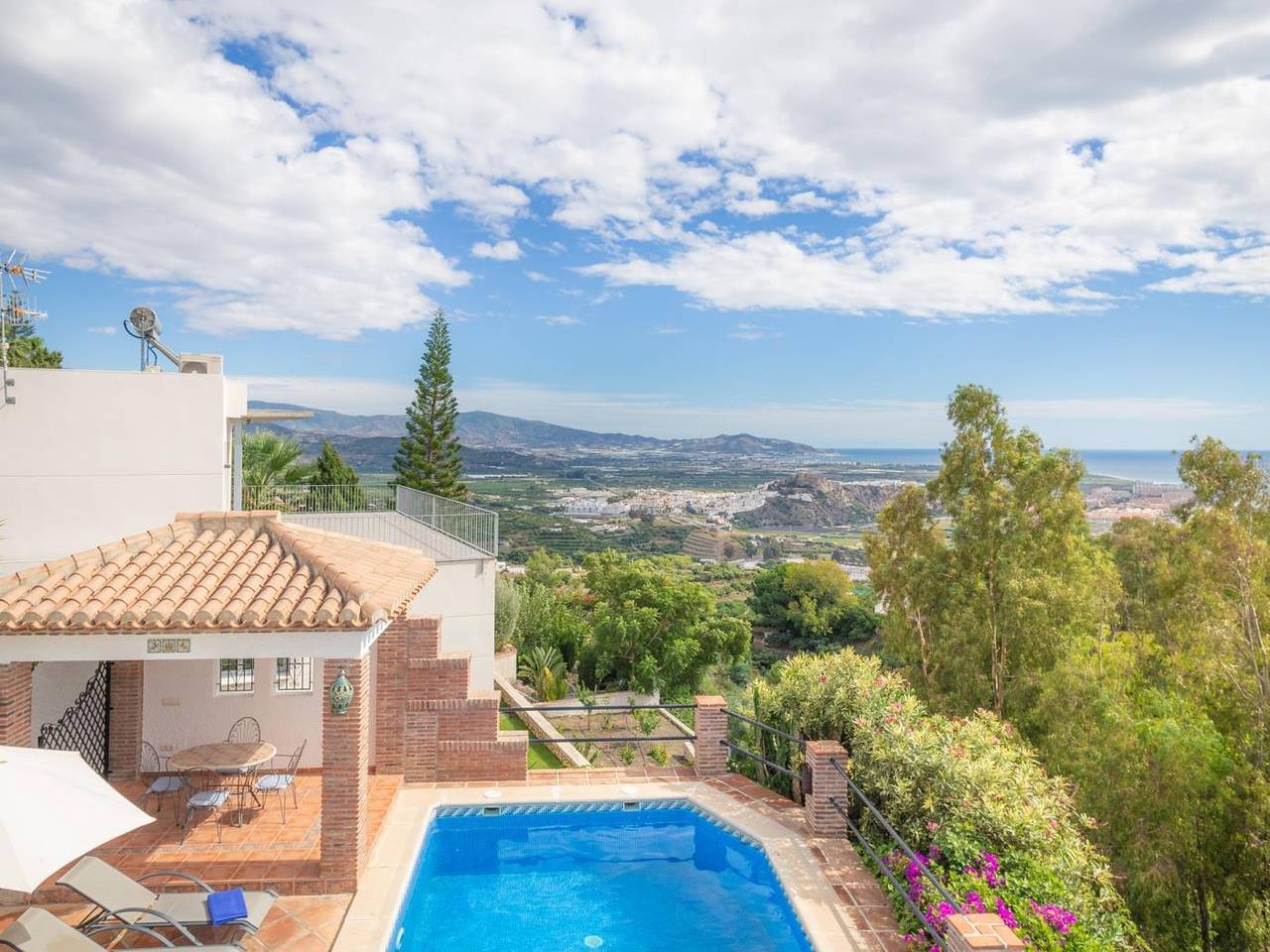 Andalusische Villa mit privatem Pool und Meerblick in Monte de los Almendros, Salobreña