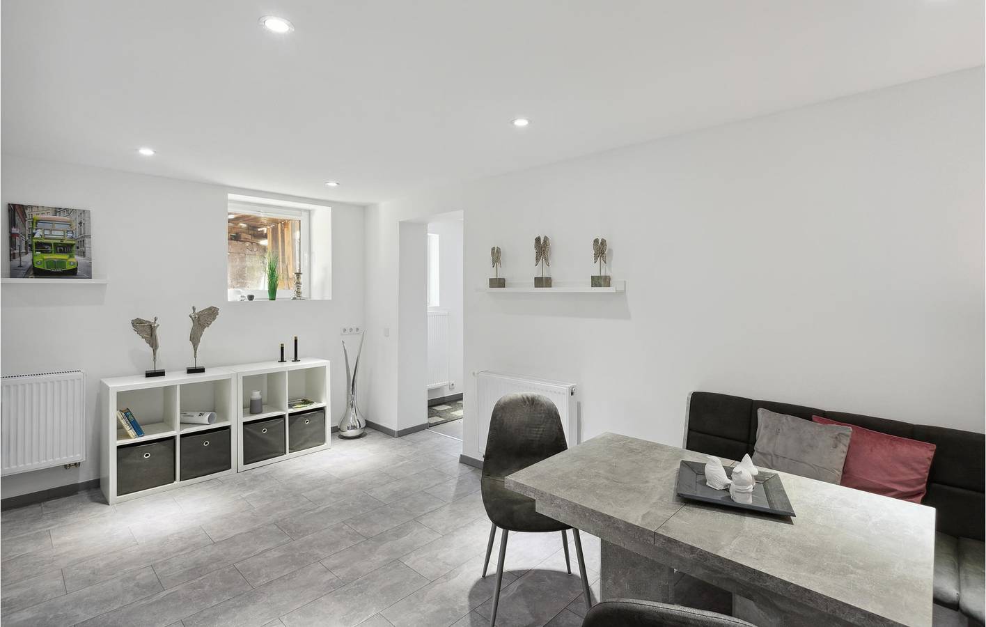 Ganze Ferienwohnung, Gemütliche Wohnung mit Parkplatz, Küche, TV & WiFi in der Nähe des Nieheimer Stadtzentrums in Nieheim, Kreis Höxter