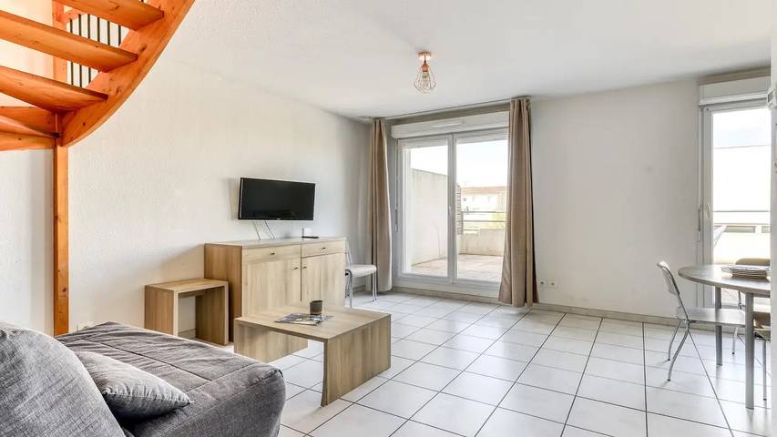 Ferienhaus für 7 Personen, mit Terrasse und Pool