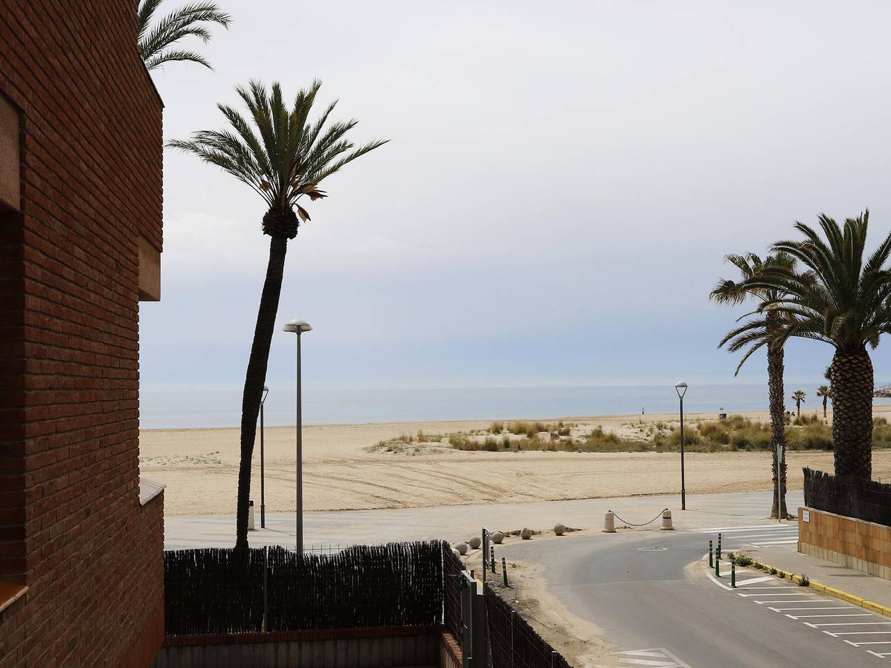 Entire apartment, Seaside Apartment with 4 Pools and Private Parking in Torredembarra, Costa Dorada