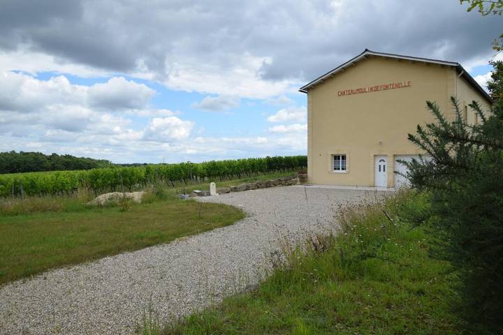 Location de vacances pour 4 personnes, avec jardin et vue, animaux acceptés à Puynormand