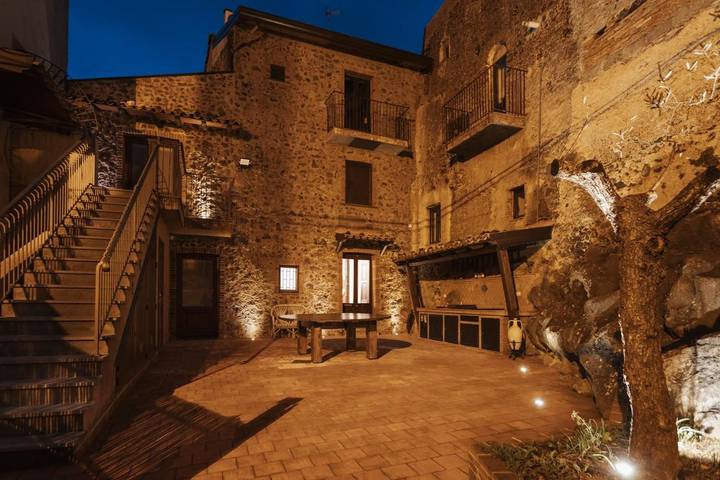 Casa vacanza per 3 persone, con Balcone e Terrazza nonché Giardino e Panorama a Randazzo