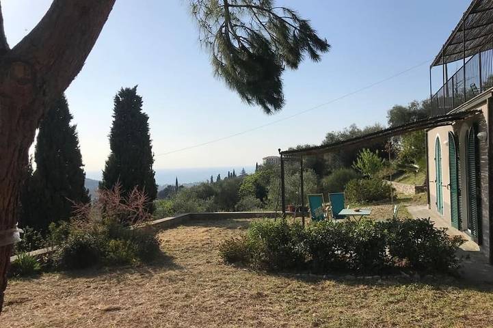 Ferienwohnung für 3 Personen, mit Terrasse und Pool sowie Garten