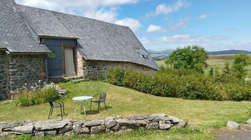 Gîte pour 2 personnes, avec jardin à Compains
