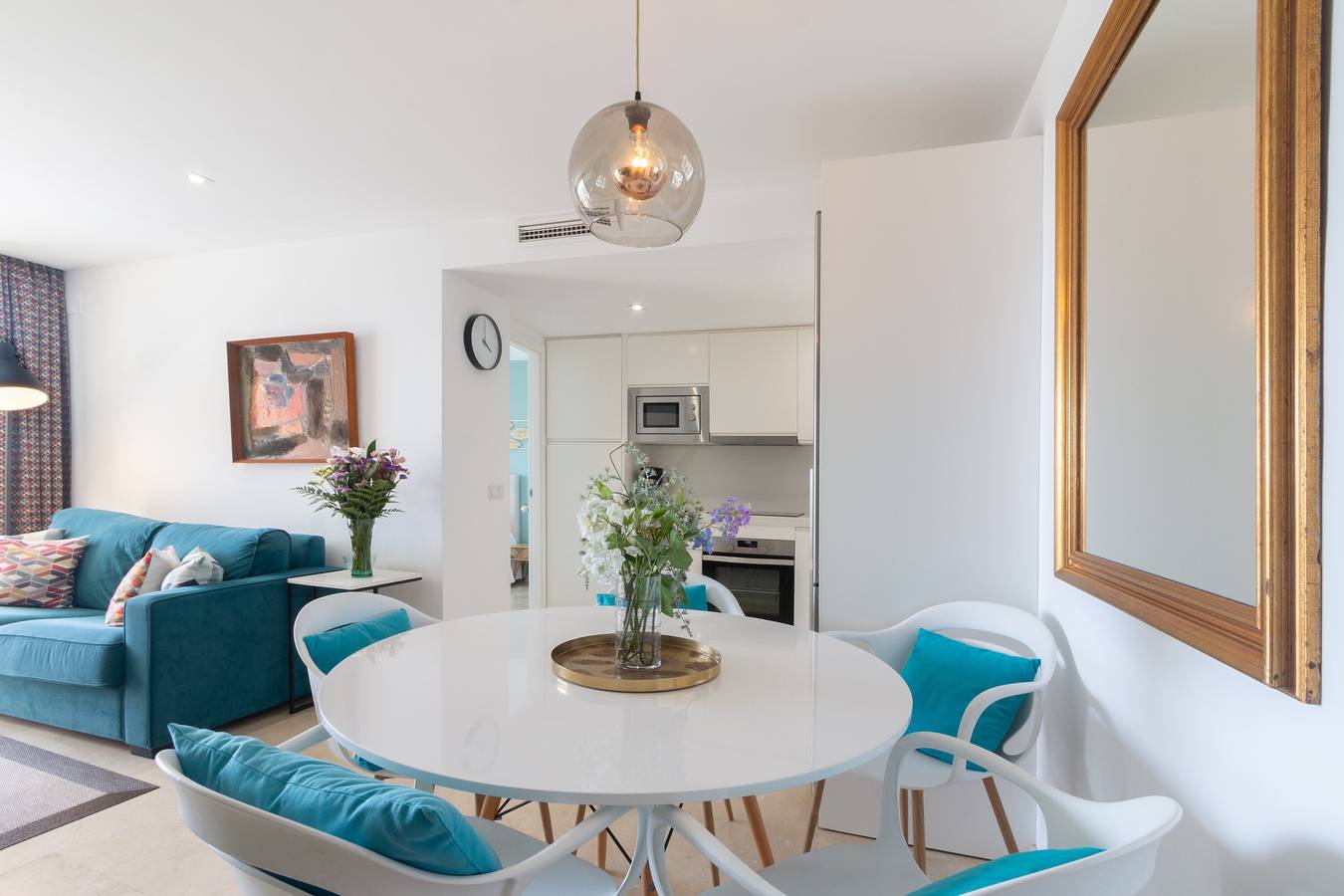 Apartamento entero, Apartamento 'Front Line Beach 2 Bedr' con vistas al mar, Wi-Fi y aire acondicionado in Playa de la Fontanilla, Marbella