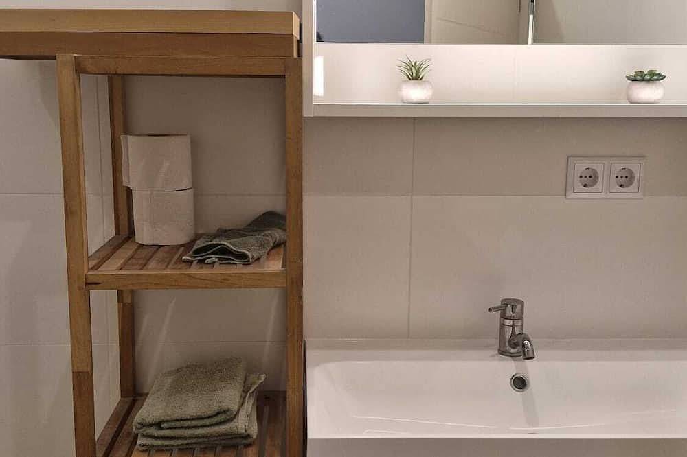 Entire apartment, Historic villa with a view of Drachenfels in Bad Honnef, Siebengebirge