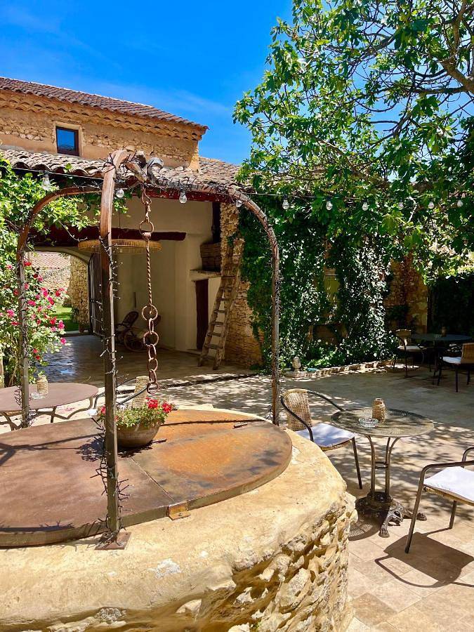 Chambre d’hôte pour 2 personnes, avec piscine ainsi que vue et jardin, animaux acceptés