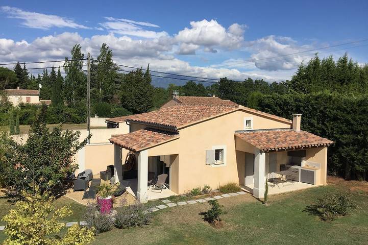 Gîte pour 4 personnes, avec Terrasse ainsi que Jardin et Piscine à Carpentras