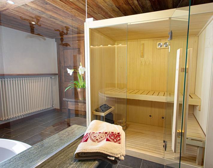 Chalet 'Casa Girod - Rascard' with Mountain View, Private Garden and Wi-Fi in Planaz, Comune di Fontainemore
