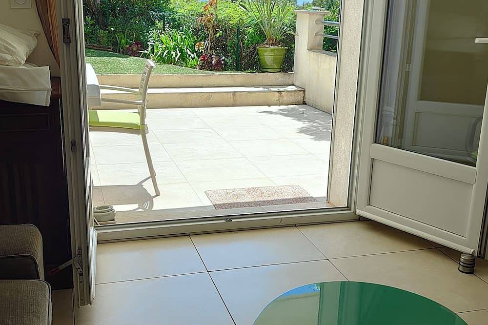 Entire apartment, Large 2-room apartment 55m²:air-conditioned room, sea view, Nature, 5min walk to the beach in Les Issambres, Roquebrune-sur-Argens