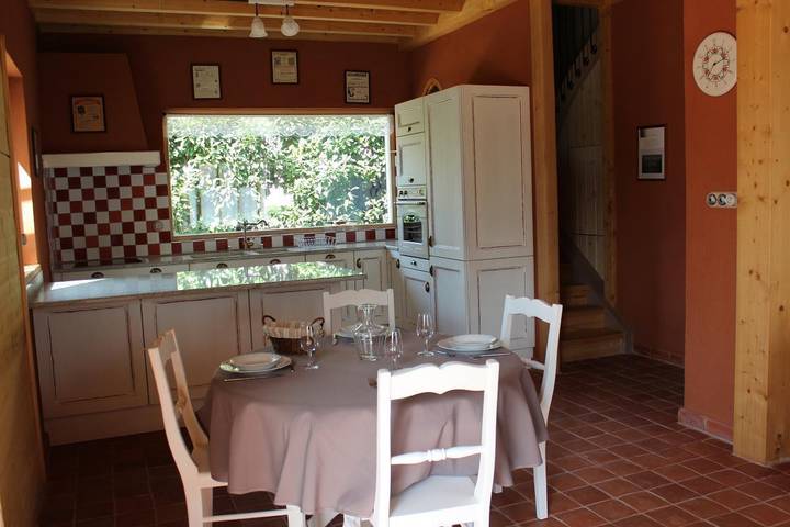 Gîte pour 4 personnes, avec piscine ainsi que terrasse et jardin, animaux acceptés à Brison-Saint-Innocent - 2