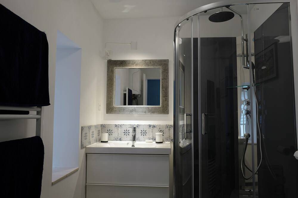 Appartement entier, Studio climatisé 30m2 au coeur d'Obernai calme et confortable cuisine équipée in Obernai, Région de Sélestat-Erstein
