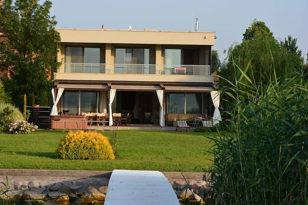 Luxury Lakefront Villa with Private Pier & Jacuzzi. Private Beach! in Balatonőszöd, Southern Shore of Lake Balaton