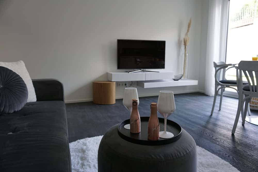 Ganze Wohnung, Ferienhaus mit 6 Apartments, Terrasse und Blick auf den Stausee in Saaldorf, Bad Lobenstein