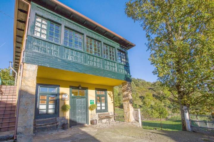 Casa rural para 5 personas, con vistas y terraza, Se admiten mascotas en Parque Natural de las Fuentes del Narcea, Degaña e Ibias - 2