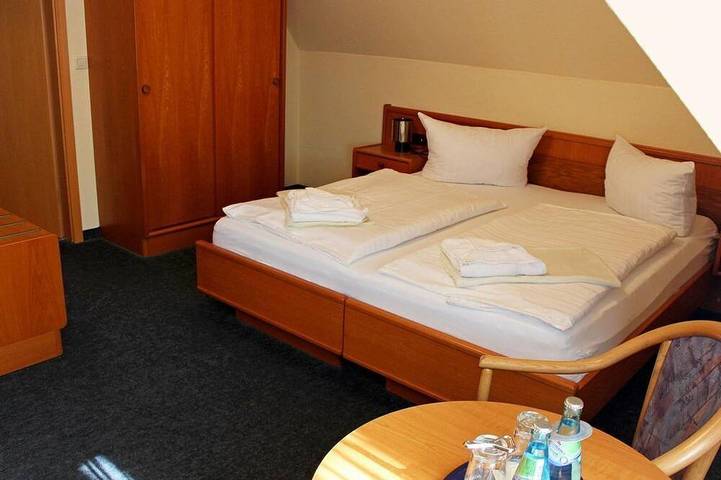 Doppelzimmer mit Dachschräge - Sächsisches Haus - Hotel & Restaurant in Bad Gottleuba-Berggießhübel, Elbsandsteingebirge