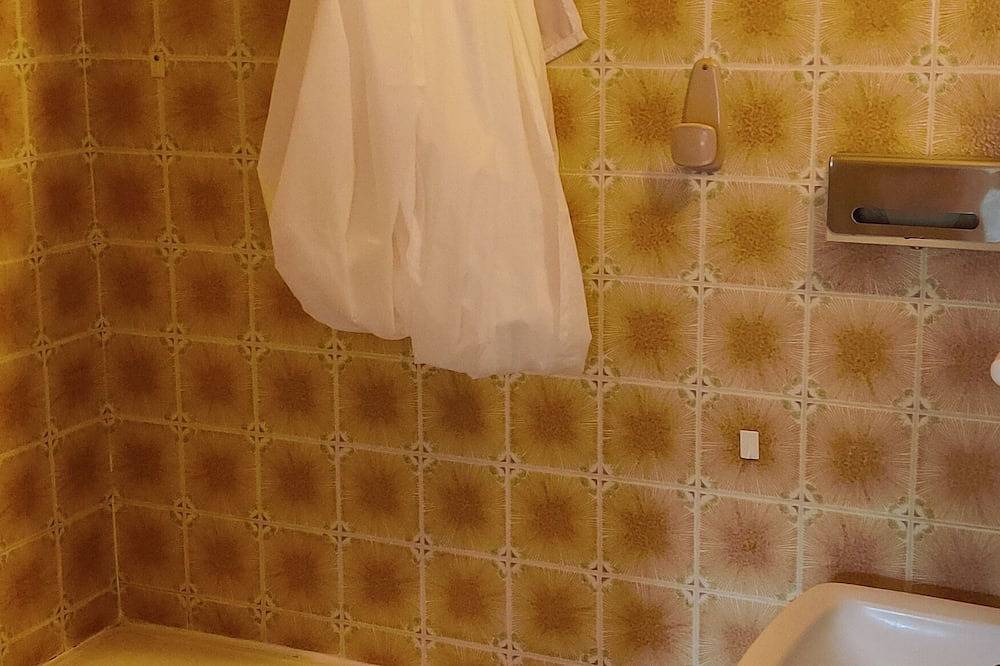 Apartamento entero, Comfortable studio with balcony in Chatel Guyon in Châtelguyon, Parque Natural Regional Volcans d'Auvergne