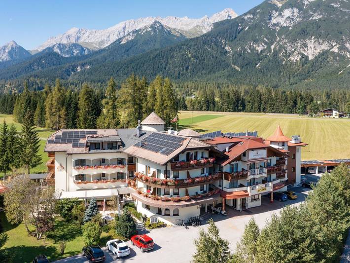 Hotel für 3 Personen, mit Balkon und Terrasse sowie Garten und Pool in Leutasch