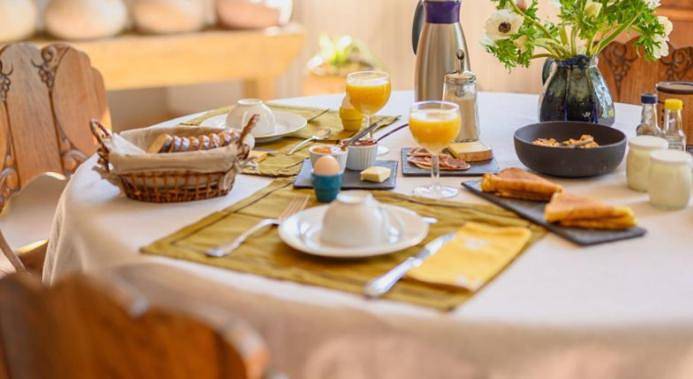 Chambre d’hôte pour 3 personnes, avec Terrasse ainsi que Jardin et Vue à Caudry