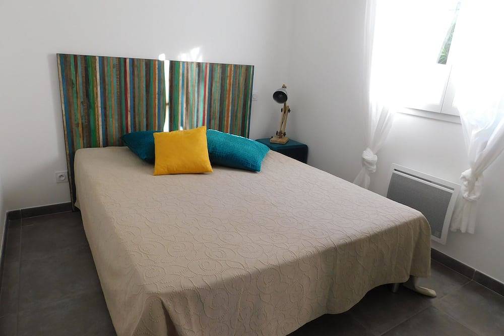 Entire apartment, Apartment 4 to 6 people near the sea, 2 bedrooms in Saint-Florent, Calvi region
