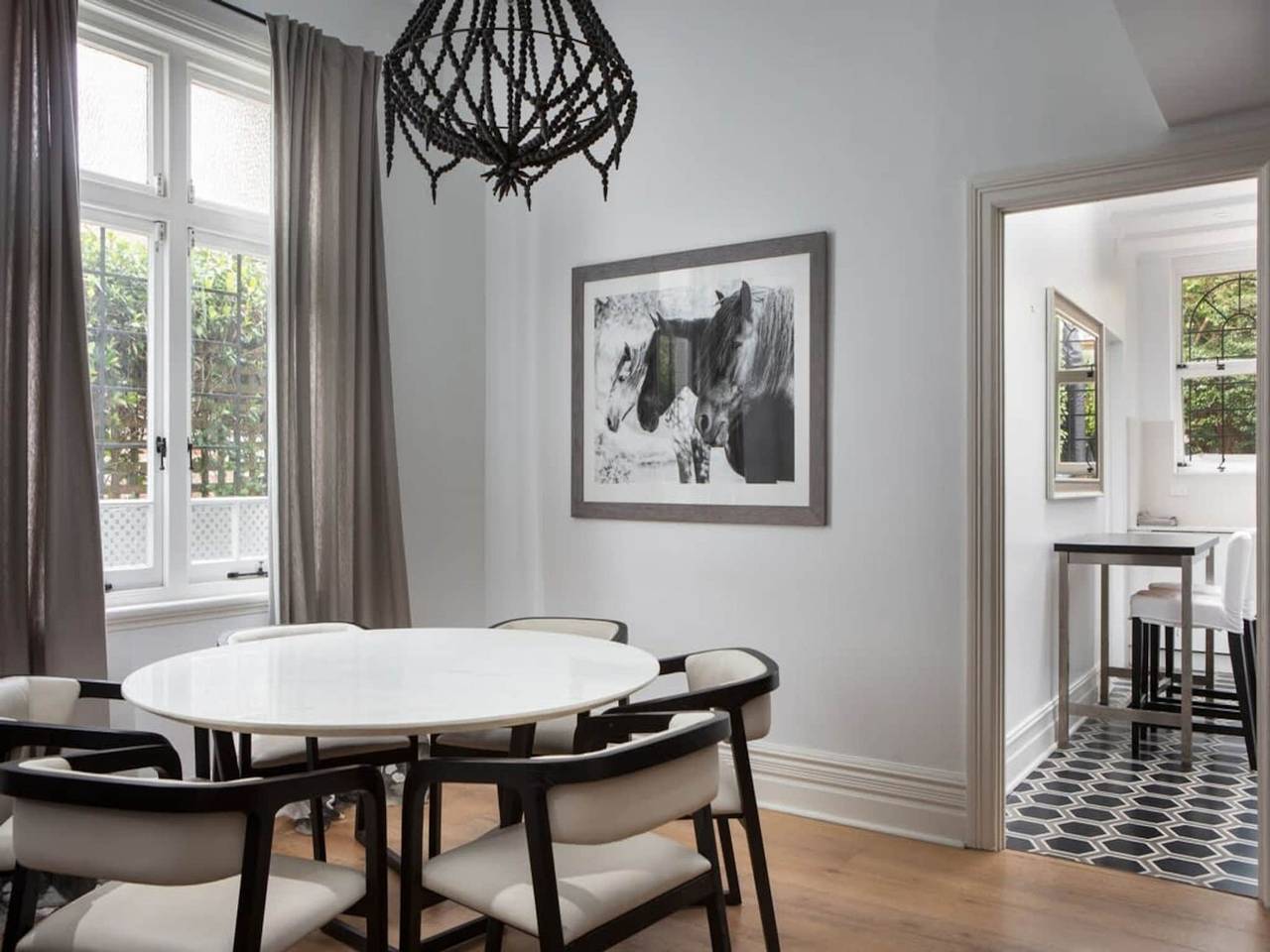 Entire apartment, Elegant 3-Bed Heritage House with Swimming Pool in Sydney, New South Wales