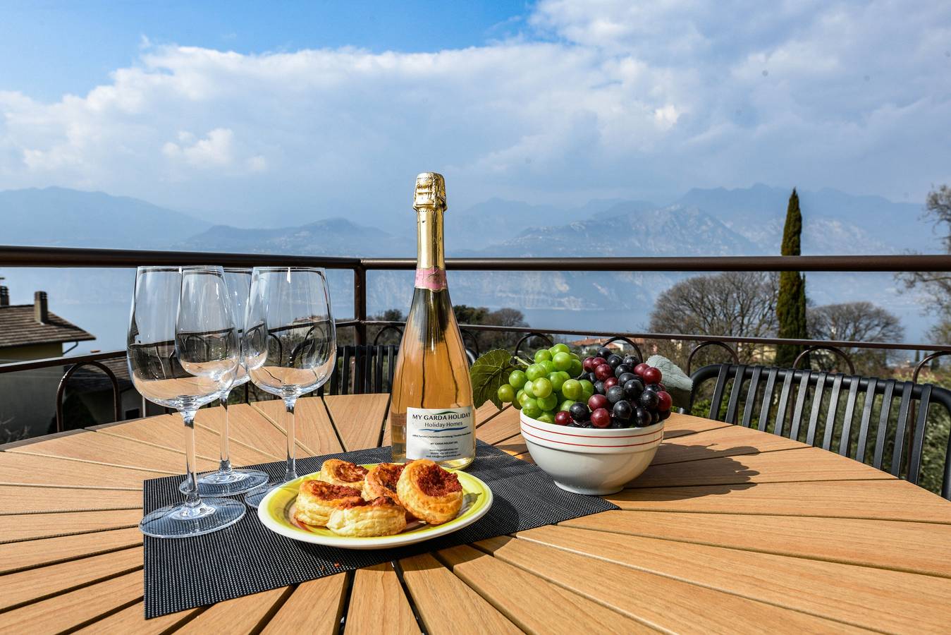 Apartamento entero, Mgh-  Malcesine Panoramic Lakeview Apartment in Malcesine, Montañas Garda
