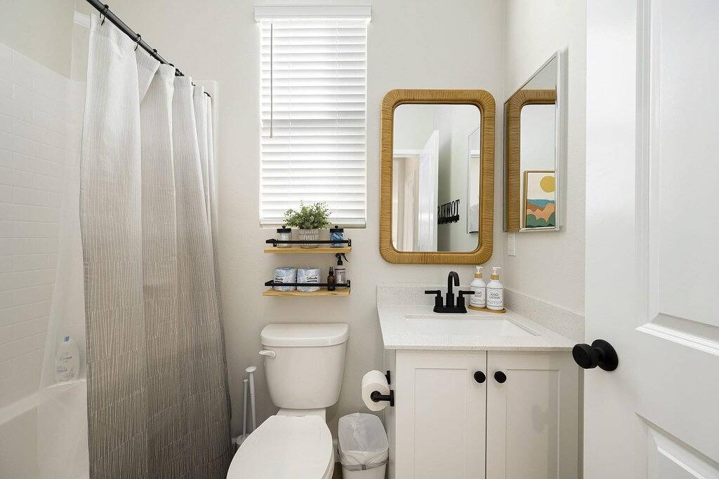 Magnolia House - Brand new hidden gem with tranquil pool and spa in Coachella, Coachella Valley