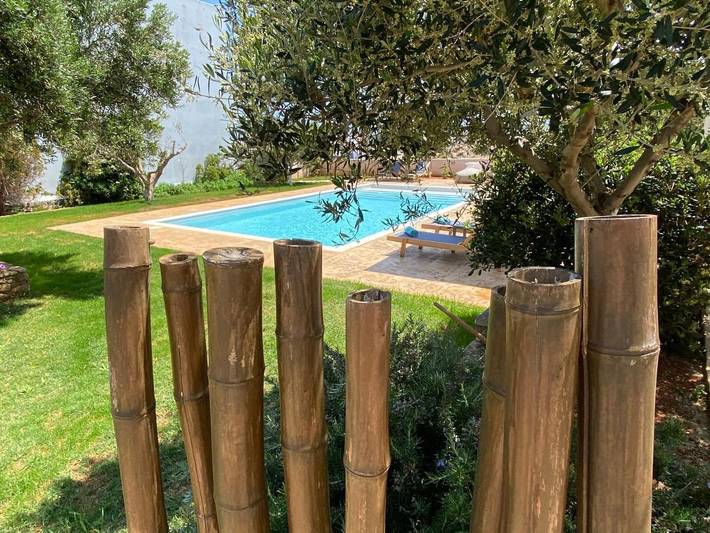 Appart’hôtel pour 2 personnes, avec piscine ainsi que jardin et vue, animaux acceptés