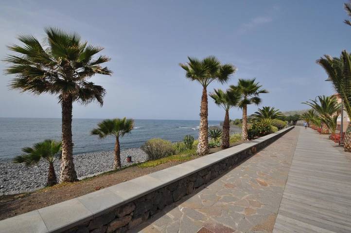 Ferienwohnung für 3 Personen, mit Balkon und Terrasse sowie Garten und Ausblick in La Caleta de Interián