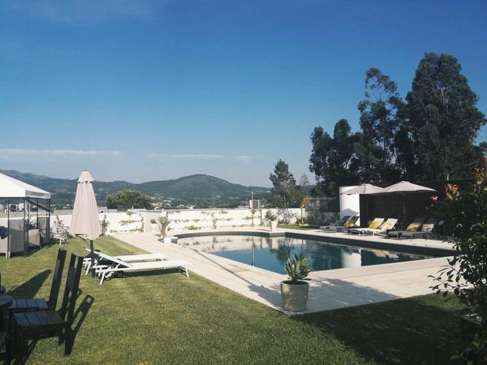 Aluguel de quarto para 2 pessoas, com piscina e vista e ainda jardim no Norte