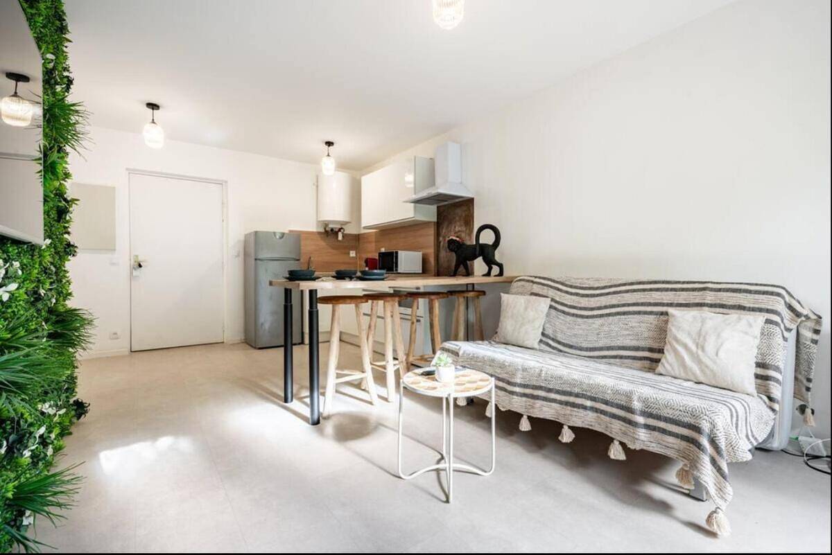 Appartement entier, One-Bedroom Apartment in Gaillard, Région de Saint-Julien-en-Genevois