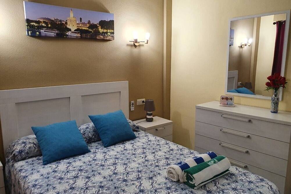 Entire apartment, Apartment in Torremolinos (La Carihuela area) Erisa 1. in La Carihuela, Torremolinos