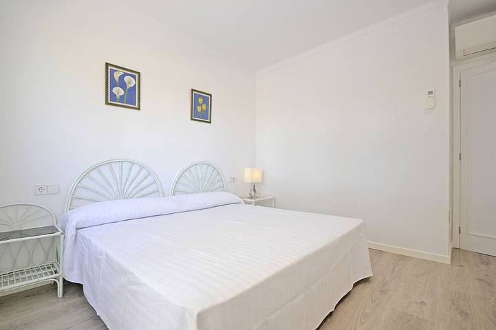 Chalet für 8 Personen, mit Terrasse und Garten sowie Pool in Can Picafort - 3
